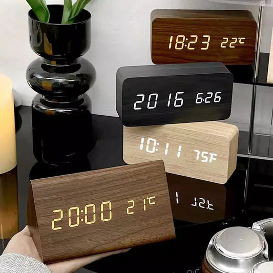 Reloj Despertador Smart LED | Diseño Moderno en Madera con Control Vocal