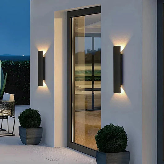 AquaLicht: Lámpara de pared LED impermeable para exteriores de aluminio – Diseño moderno