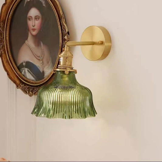 AuroraMessing: Elegante lámpara de pared LED de 1 llama con pantalla de flor de vidrio verde y latón – ideal para sala de estar y entrada