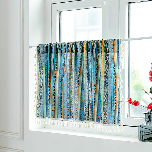 AuroraStripes: Cortinas de estilo Boho con rayas y borlas – elegantes y filtrantes para dormitorios