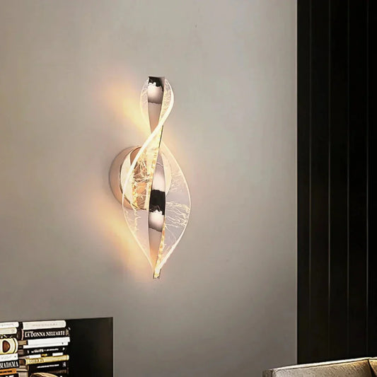 Elysian: Lámpara de pared LED de acrílico con diseño de nubes doradas y luz cálida – para salón y pasillo