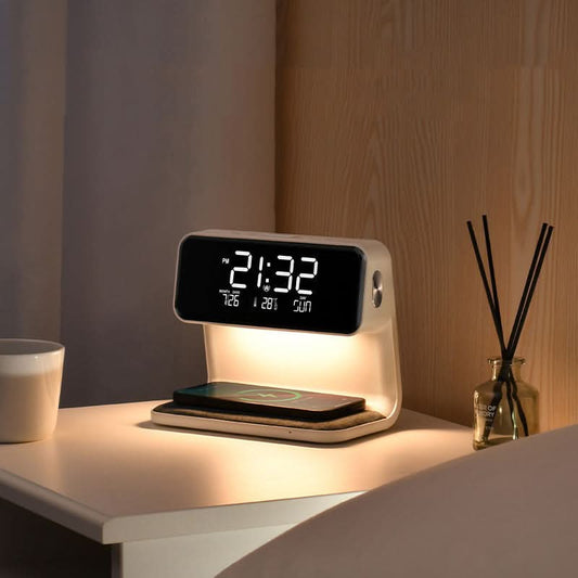KlarBlick: Reloj de escritorio moderno con luz LED regulable y estación de carga inductiva – para oficina en casa y mesita de noche