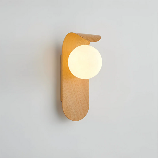 LumenNord: Lámpara de pared LED escandinava con detalle de madera y diseño de esfera redonda – para pasillo y entrada