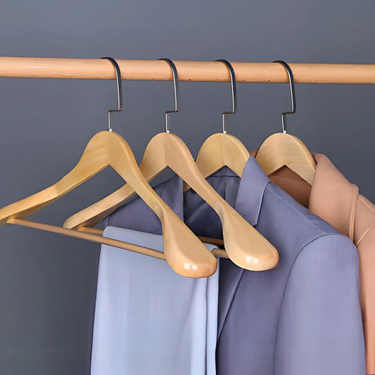 ModusAkzent: Perchero de madera – elegante, estable y versátil para trajes, camisas y abrigos