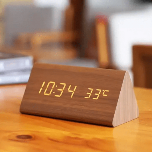 WOODSENSE – Reloj de Madera LED con Control por Voz para una Exhibición de Tiempo Estilizada