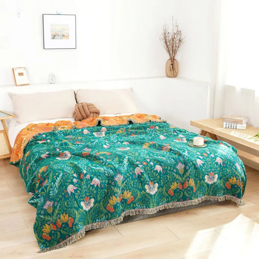 Bosque del Atardecer: Manta de algodón reversible con patrón botánico y flecos decorativos – para sofá y dormitorio