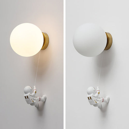 StellaNova: Lámpara de pared LED de astronauta – Luz creativa para habitaciones infantiles y salas de estar