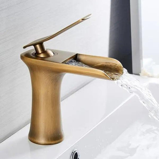 VetroLux: Grifo de lavabo elegante – Grifería dorada para un ambiente de baño moderno